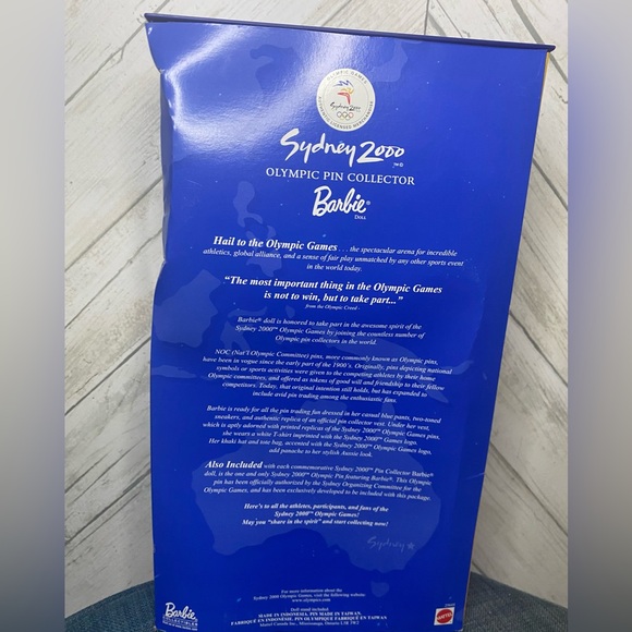 Sydney 2000 Olympic Pin Collector Doll - Picture 5 of 6